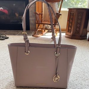 Michael Kors handbag. Light pink/Mauve.